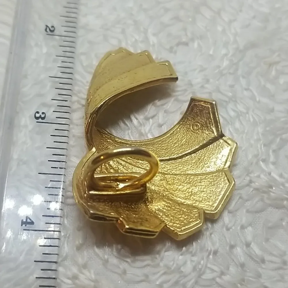 Scarf Holder Swirl Wave Peach Gold Vintage